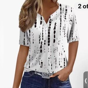 Womens Tshirt Abstract Print Vneck Black White Size 2XL